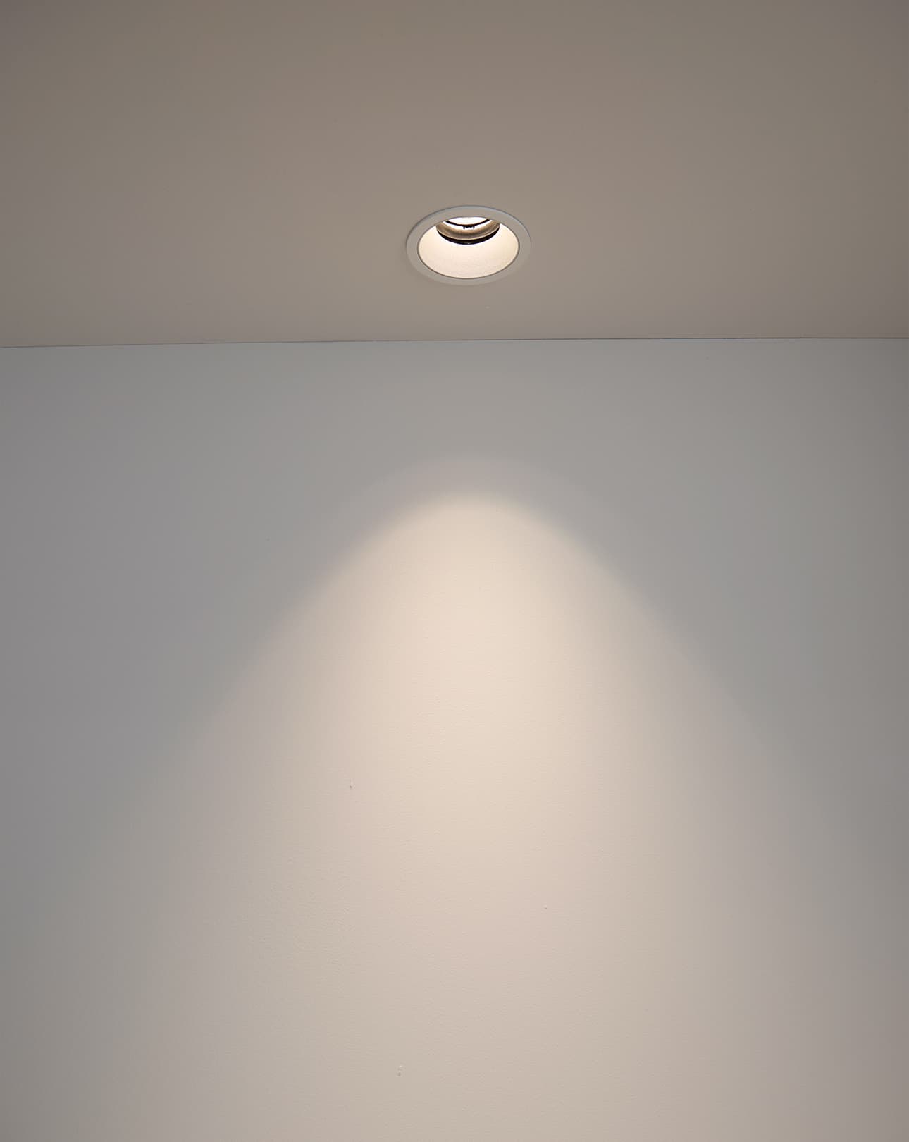 The Arc in Matt white view 4